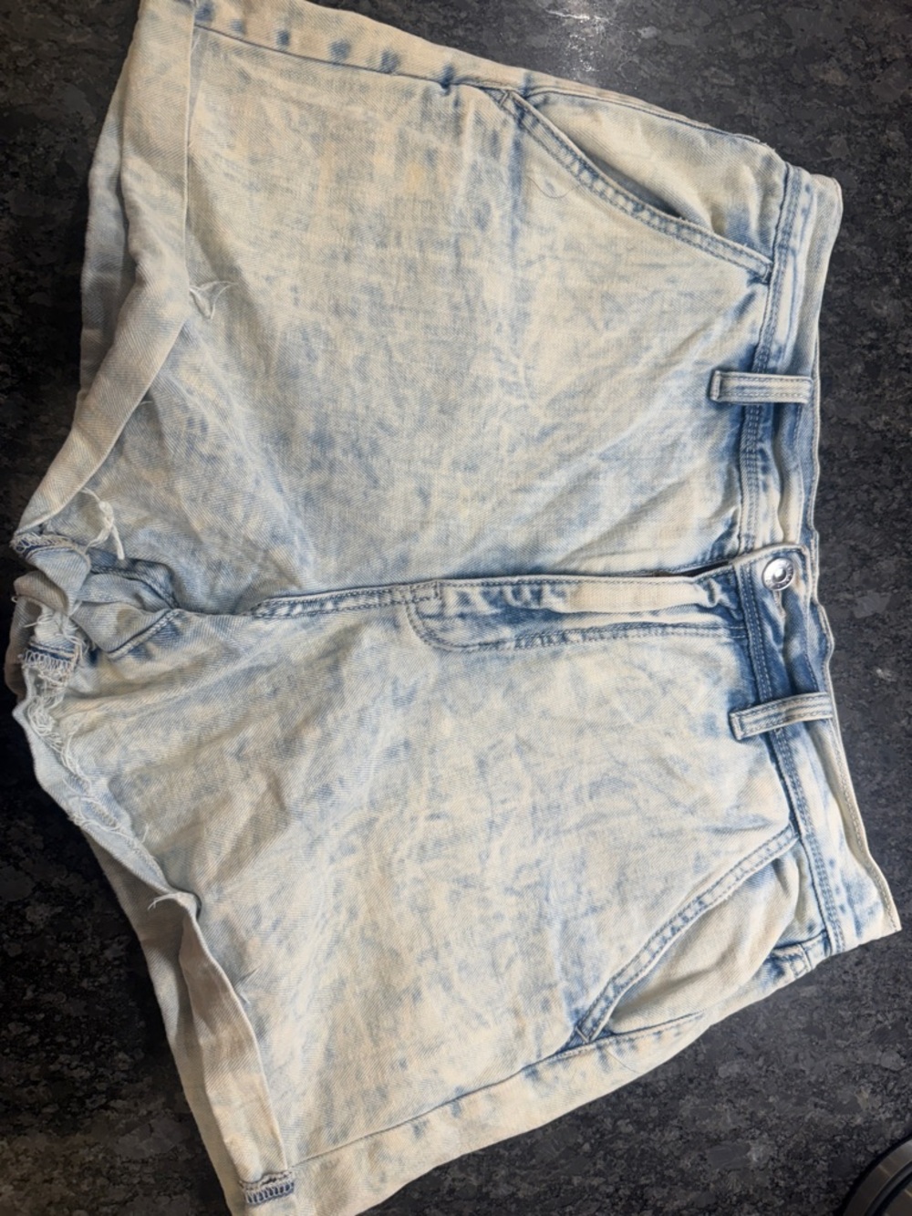 American Eagle Outfitters High Woat Light Acid-Wash Blue Jean Mom Short Size 10
